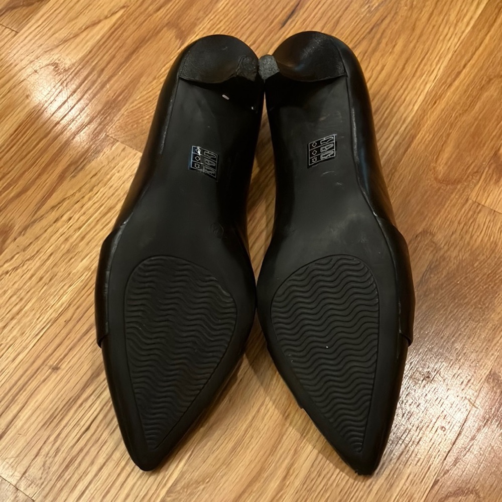 Moda Black Heels with Sleek Pointed Toe SZ 7.5 Zipper detail - Picture 7 of 7